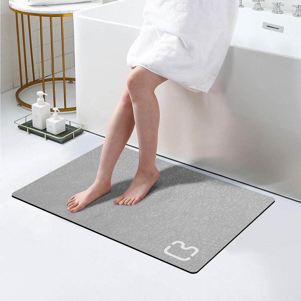 RUERYA Bath Mat Rugs Quick Dry Super Absorbent Diatomaceous Earth Bath Mat Non Slip Rubber Bottom Thin Bathroom Mat Fit Under Door, Floor Rugs in Front of Bathtub,Shower Room,Sink, 17 x 32, Grey