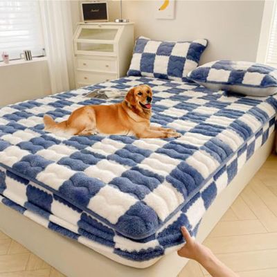 EDVKLNG Milk Velvet Checkered Bedding Twin Mattress Cover, Luxury Fuzzy Flannel Fluffy Non-Slip Protector, Blue, 59.0 * 78.7in