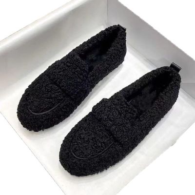 TRBPQAS Women's Moccasin Slippers Warm Faux Fur Cozy Indoor Outdoor Moccasins Slip On Loafers Shoes for Women Fuzzy Loafers (Black,6)