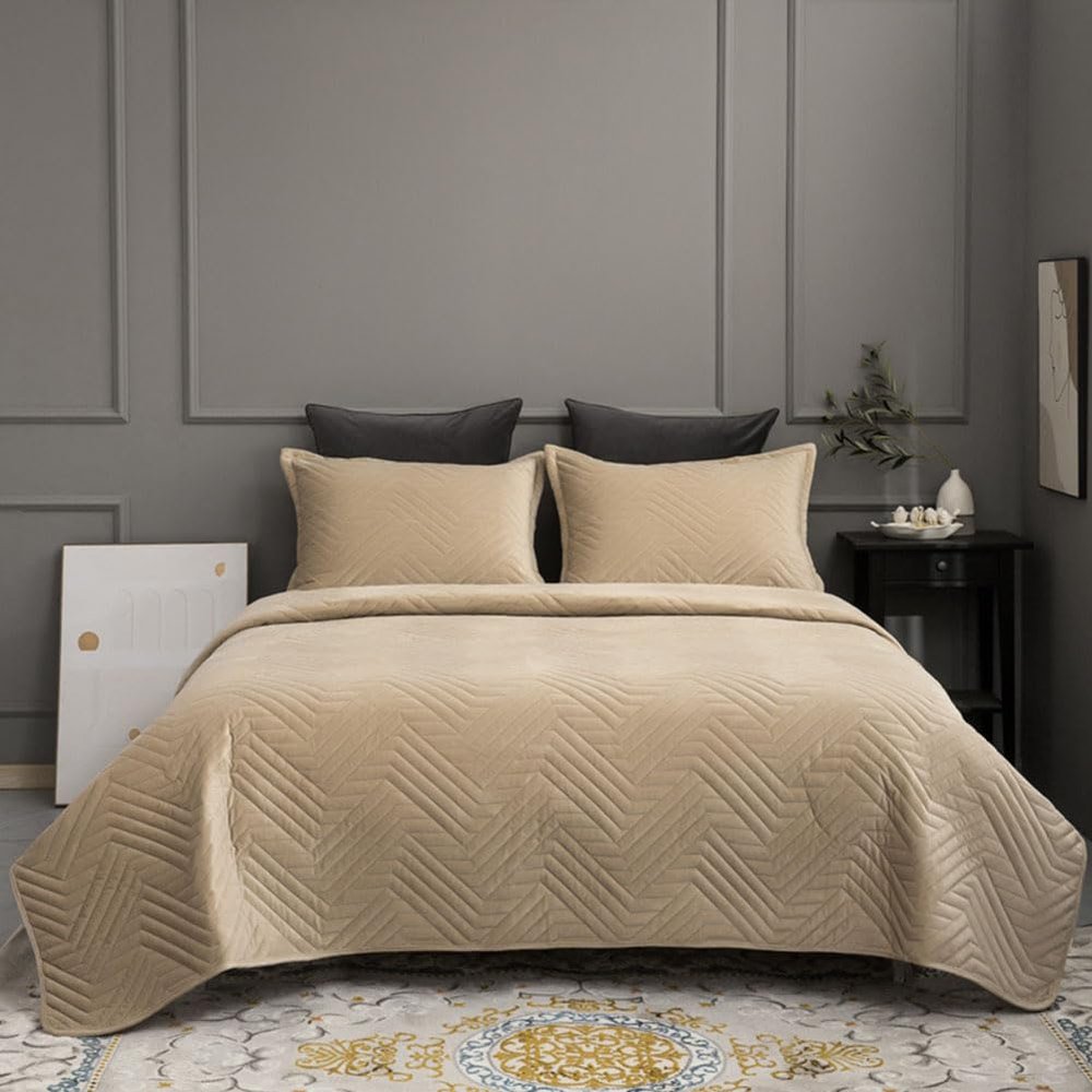 FCBFJSW Luxury Velvet Quilt Set Queen King Size, Lightweight Reversible Velvet Comforter Set, Bedspread Coverlet Quilted Bedding Set with Pillow Shams Camel 240x250cm