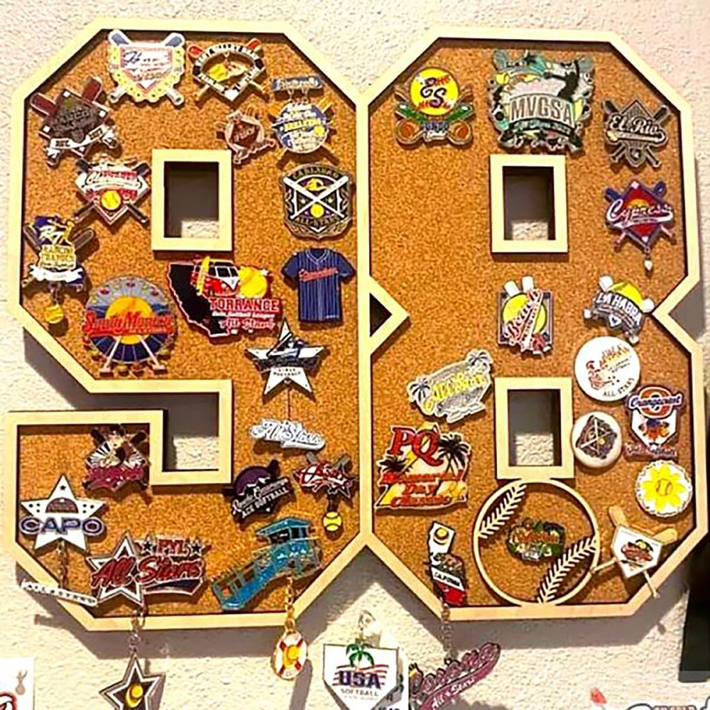 Personalized Sports Number Cork Board Sign Custom Sport Pin Team Award Display Board Brooch Pin Storage Board Office Home Photo Display Sign for Festival Christmas Gift