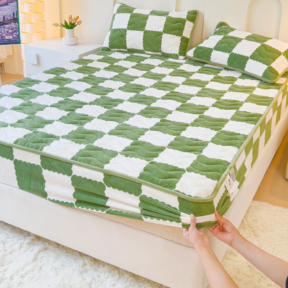 LDLCYCN Milk Velvet Checkered Fitted Sheet Mattress Cover King Warm Thicken Mattress Protector Super Soft Bed Cover with Pillowcase Washable 12'' Deep Pocket Mattress Pad,Green,180 * 200cm(King)