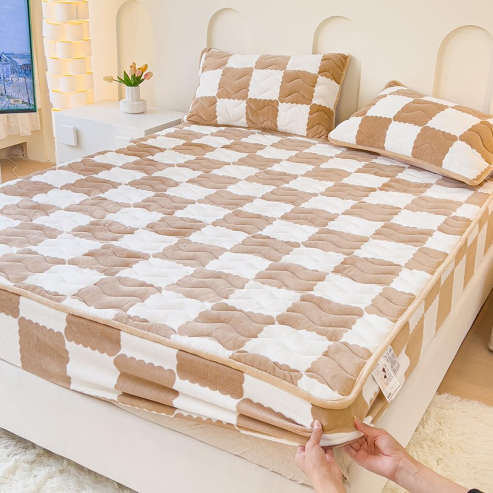 LDLCYCN Milk Velvet Checkered Fitted Sheet Mattress Cover King Warm Thicken Mattress Protector Super Soft Bed Cover with Pillowcase Washable 12'' Deep Pocket Mattress Pad,Coffee,120 * 200cm(2PCS)