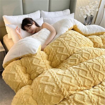 Thickened Super Soft Insulation Hibiscus Winter Quilt,Hibiscus Double Fabrics,Breathable Warmth Fluffy Plush Double Sided Velvet Blanket for Cold Weather(Yellow,150x200cm/59x79in(4kg))