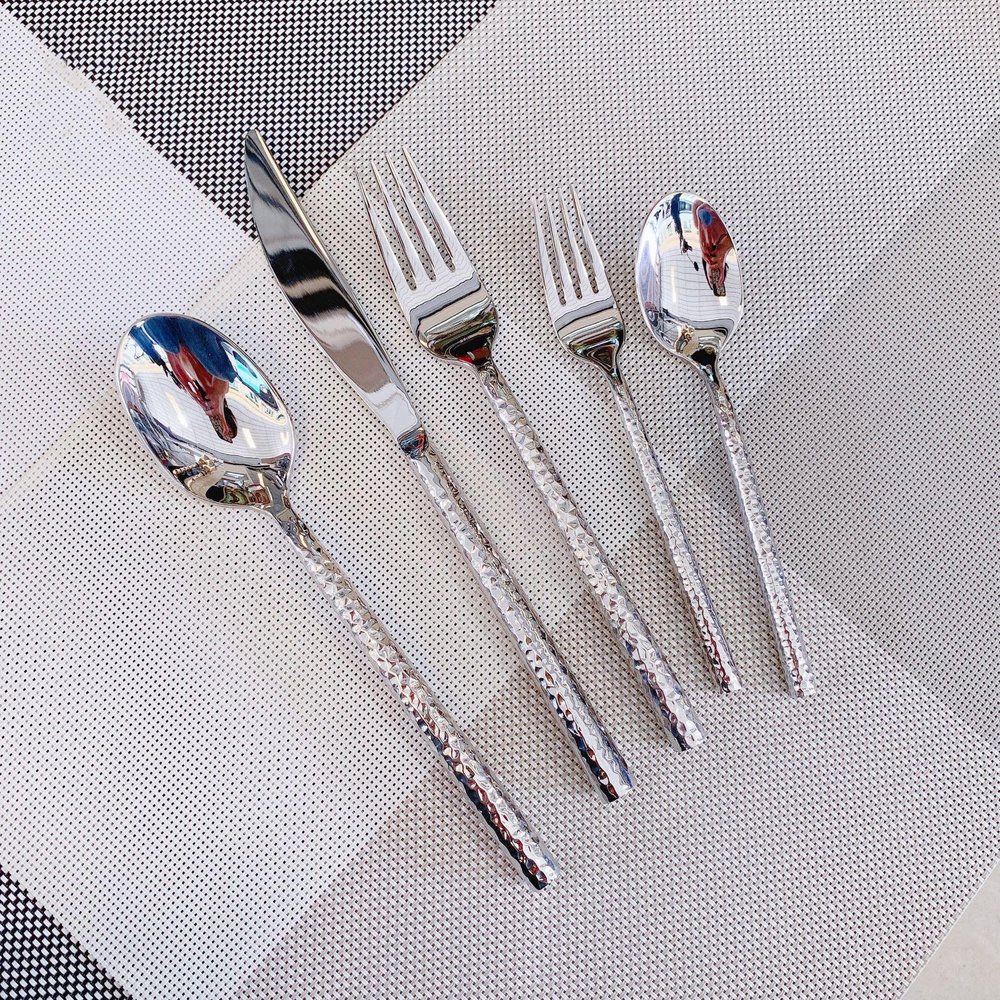 Hammered Handle Silverware Set for 14 Utensils Cutlery Set Unique 18/8 Stainless Steel Utensils Set Flatware Set Mirror Polished Utensil Sets for Home Restaurant Tableware 70 piece