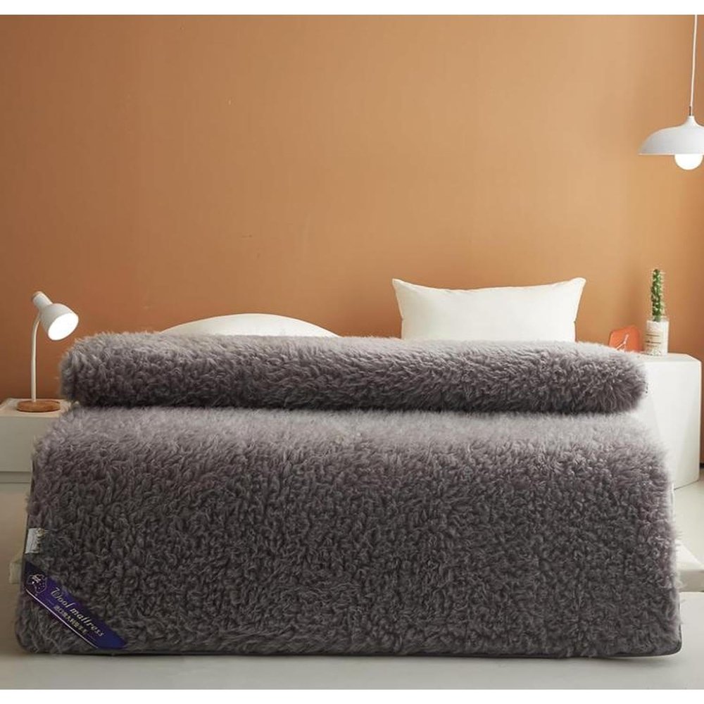 SUZEPER 100% Wool Fleece Fitted Mattress Cover Pad with Elastic Bands,Breathable Lamb Wool Mattress,Thicken Pure Wool Bed Topper,Folding Lamb Velvet Mattress,for Twin/Full/Queen/King(Full, Gray)