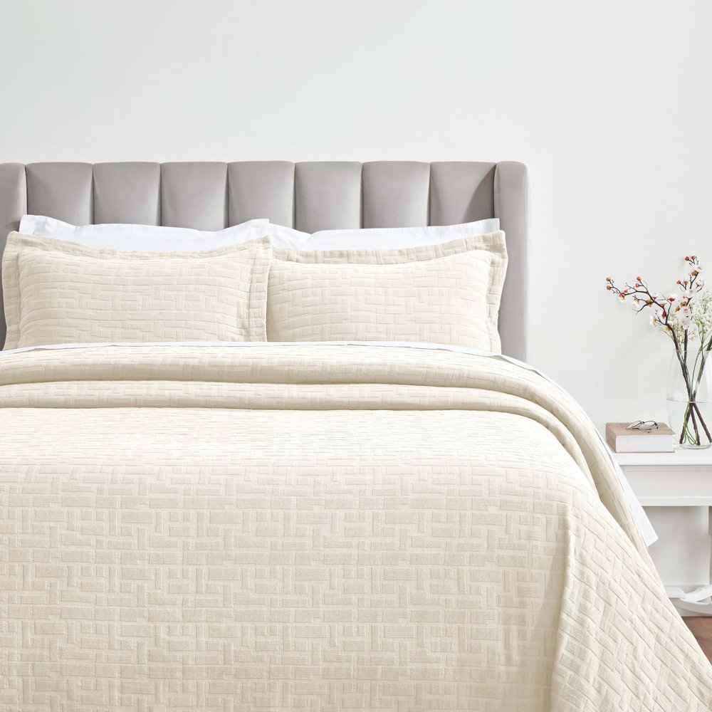 Superior 3 Piece Cotton Bedspread and Sham Set, Home Bed Decor, Decorative Bed Spread, 2 Pillow Shams, Medium Weight, Geometric Matelasse Coverlet, Bedding Essentials, Madrid Collection, Full, Ivory