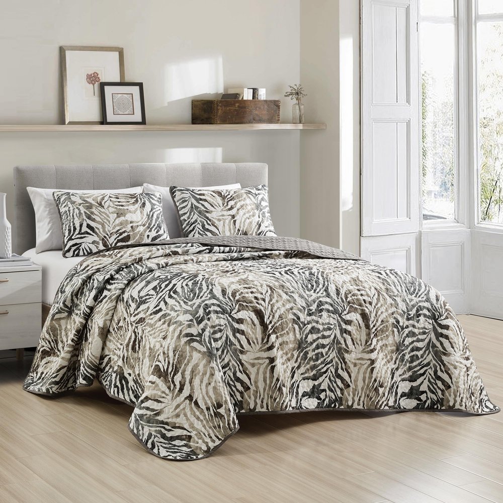 JCrown Oversized Reversible Bedspread Set Lightweight Zebra Animal Print Quilt with Shams - Safari Jungle-Inspired Bedding (Alley, King)