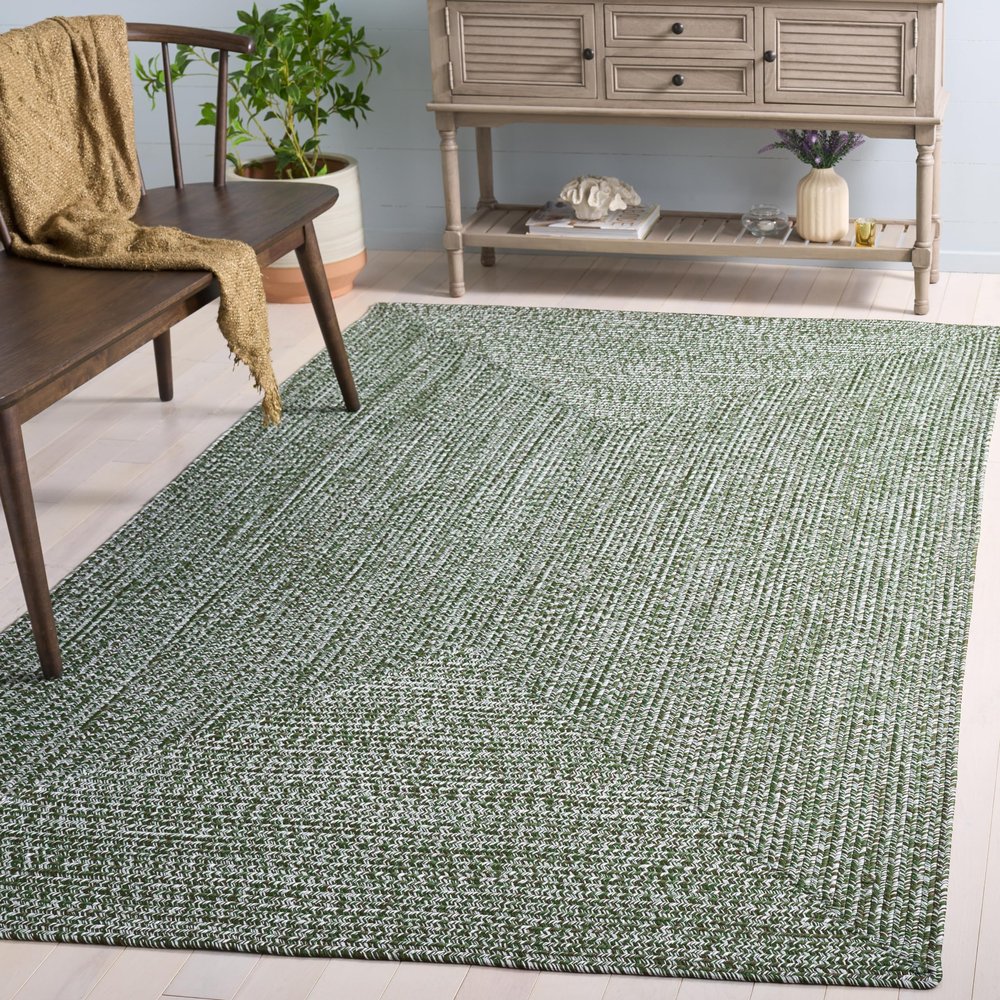 SAFAVIEH Braided Indoor/Outdoor Washable Accent Rug 4x6, Dark Green BRA260X