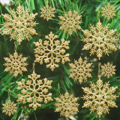 18PCS Gold Glitter Snowflake Ornaments  Golden Snowflake Decorations for Christmas Tree, Hanging Snowflakes for Ceiling & Crafts  Gold Snowflakes for Winter Wonderland & Outdoor Christmas Decor