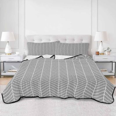BketraquerC Twin Quilt Set, Abstract Gray White Herringbone Texture Lightweight Soft Microfiber Summer Bedspread Coverlet with 2 Pillow Shams, Chevron Pattern 3 Piece Bedding Set for All Seasons