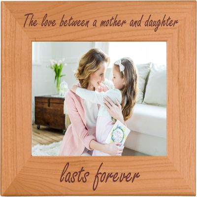 CustomGiftsNow The Love Between A Mother And Daughter Lasts Forever Natural Alder Wood Engraved Tabletop/Hanging Photo Picture Frame (4x6-inch Horizontal)