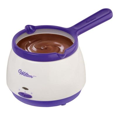 Wilton Candy Melts Melting Pot, Perfect for Strawberries and Cakepops, 2.5-cup Capacity, Packaging May Vary