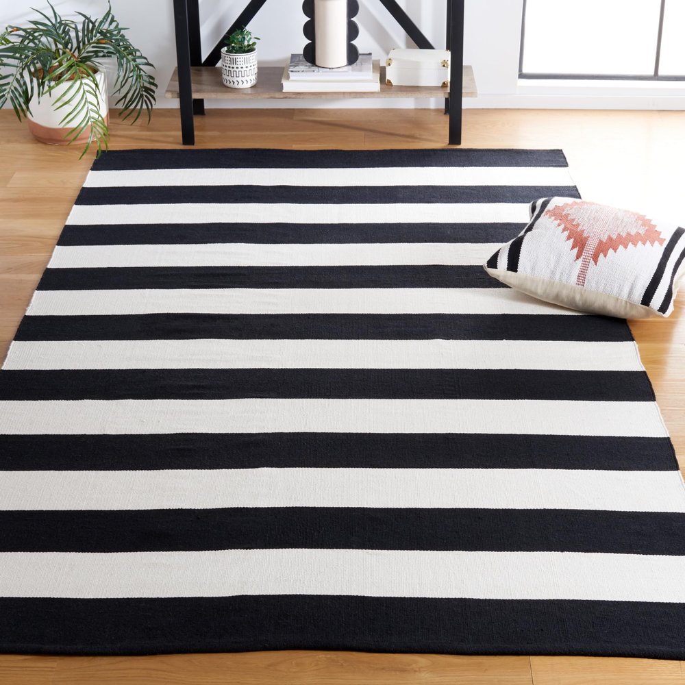 SAFAVIEH Montauk Collection Area Rug - 5' x 8', Black & Ivory, Handmade Flatweave Cotton, Woven Texture, Farmhouse Stripe Pattern, Ideal for Living Room, Bedroom, Dining Space (MTK712D)